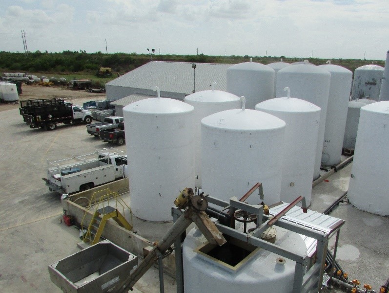 White oil storage tanks and crude oil storage tanks